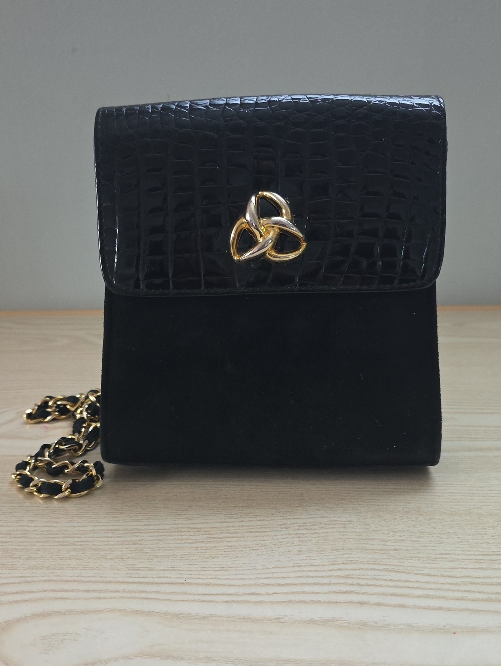 VINTAGE Magid Black Women's Chain Shoulder Bag with Gold Accent